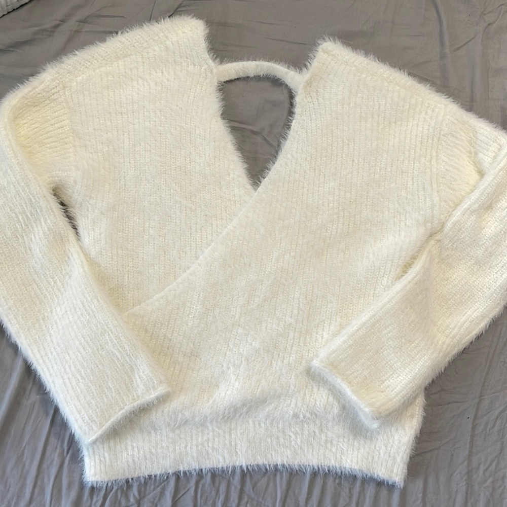 PURE/US fuzzy white sweater